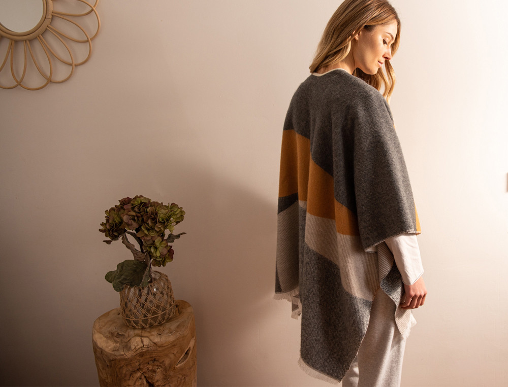 Poncho Muster ecrufarben Auszeit