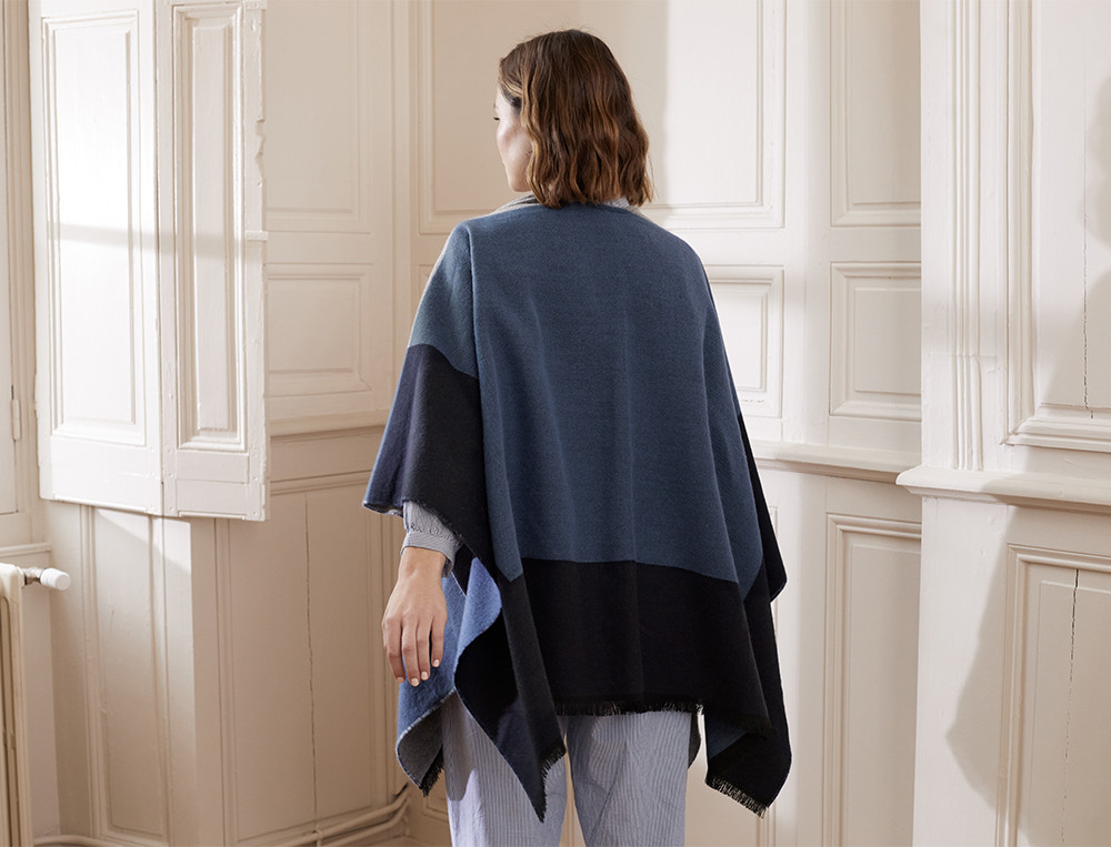 /fr/les-vetements-d-interieur/femme/poncho-et-etole/poncho-femme-corinthe/