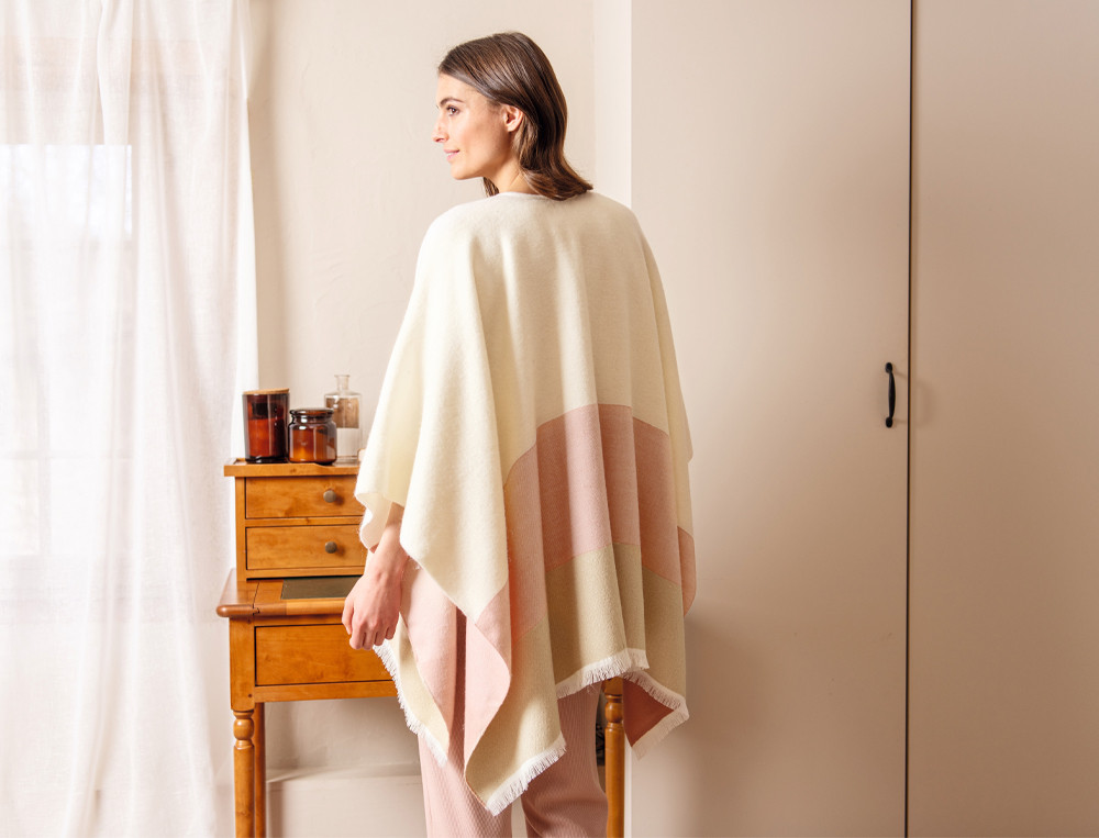 /fr/les-vetements-d-interieur/femme/poncho-et-etole/poncho-femme-guimauve/