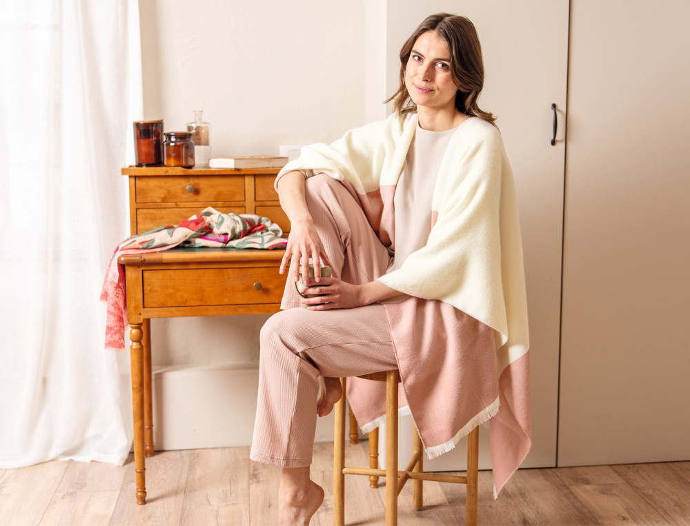 /fr/les-vetements-d-interieur/femme/poncho-et-etole/poncho-femme-guimauve/