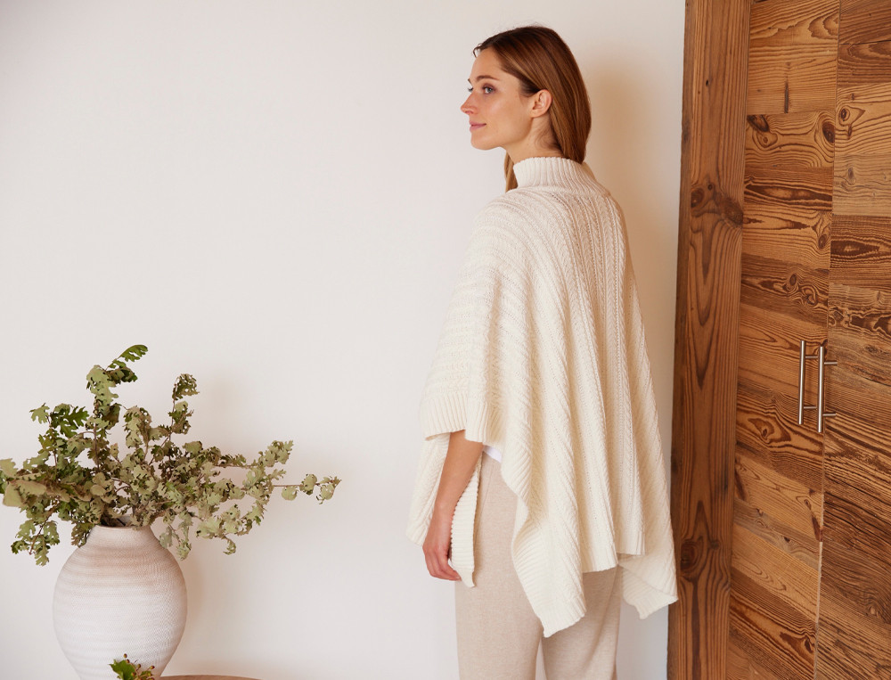 /fr/les-vetements-d-interieur/femme/poncho-et-etole/poncho-macchiato/