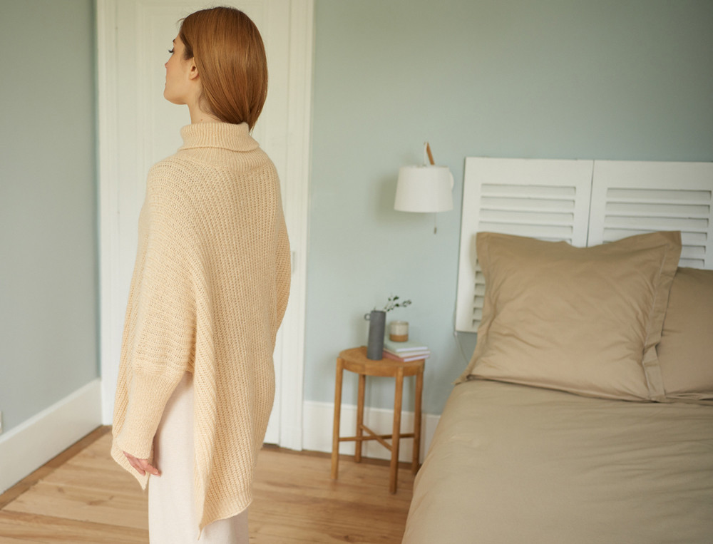 /fr/les-vetements-d-interieur/femme/poncho-et-etole/poncho-pull-terres-de-douceur/