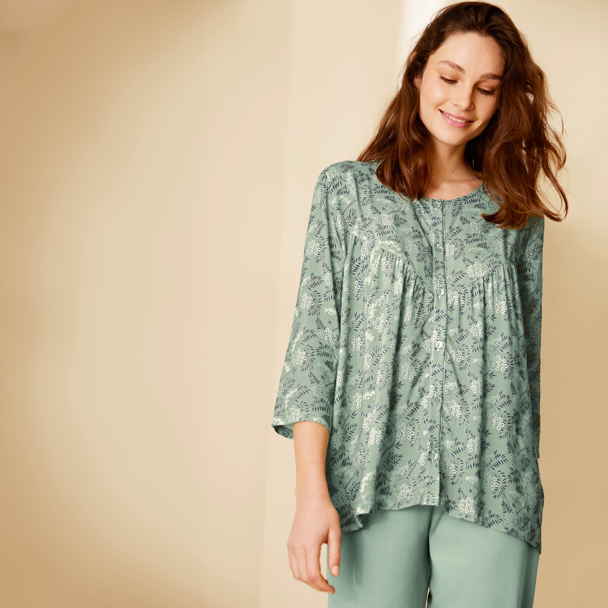 Pyjama mit geblümten Oberteil Blätterglanz  100% Baumwolle