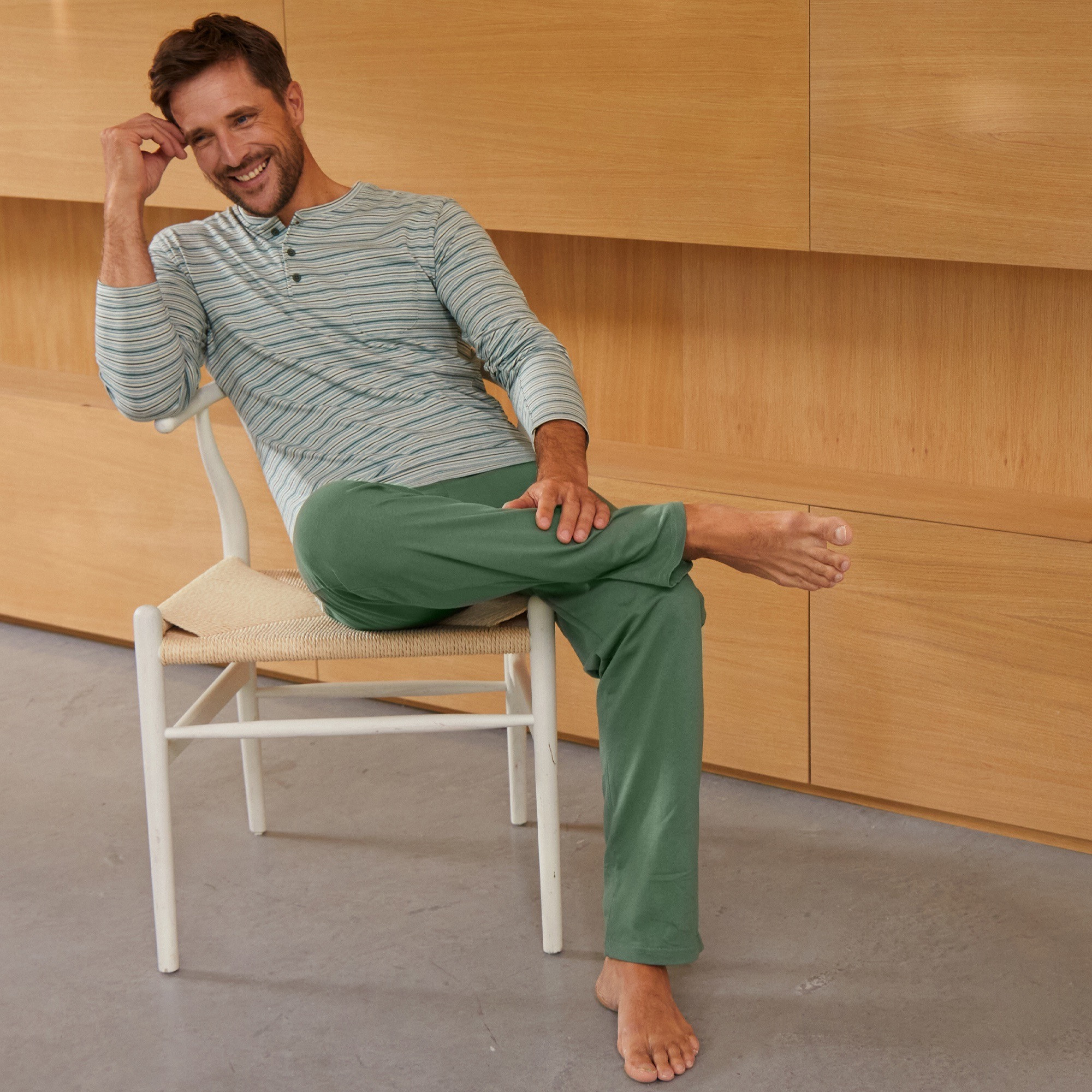 /fr/les-vetements-d-interieur/homme/pyjama-homme/pyjama-coups-de-pinceaux/