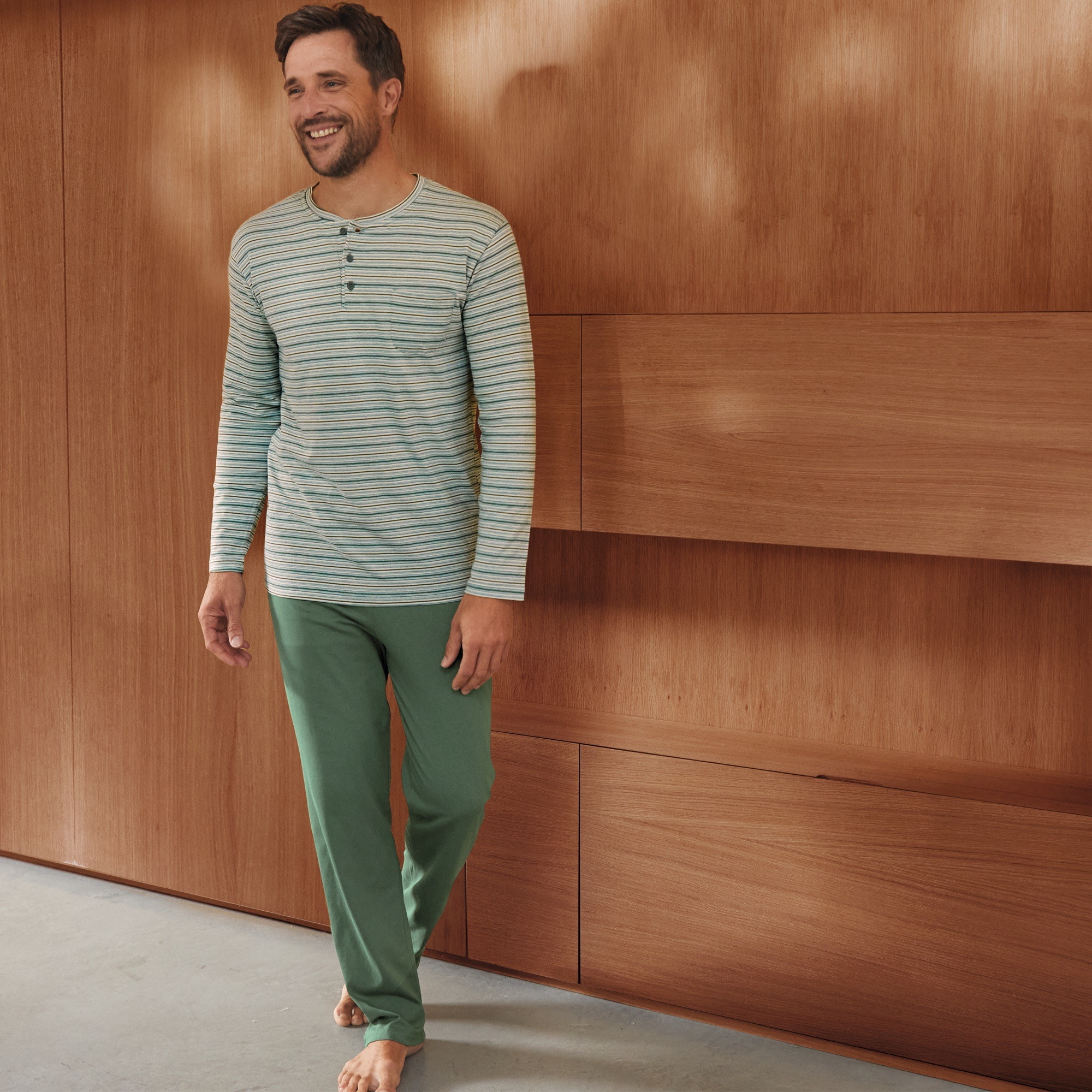 /fr/les-vetements-d-interieur/homme/pyjama-homme/pyjama-coups-de-pinceaux/