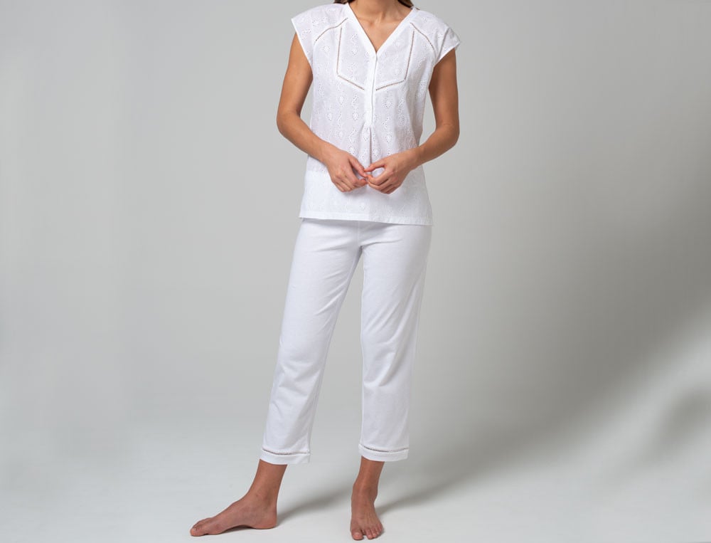 Pyjama court Coton blanc rehaussé d'une broderie anglaise Nouvelle romance