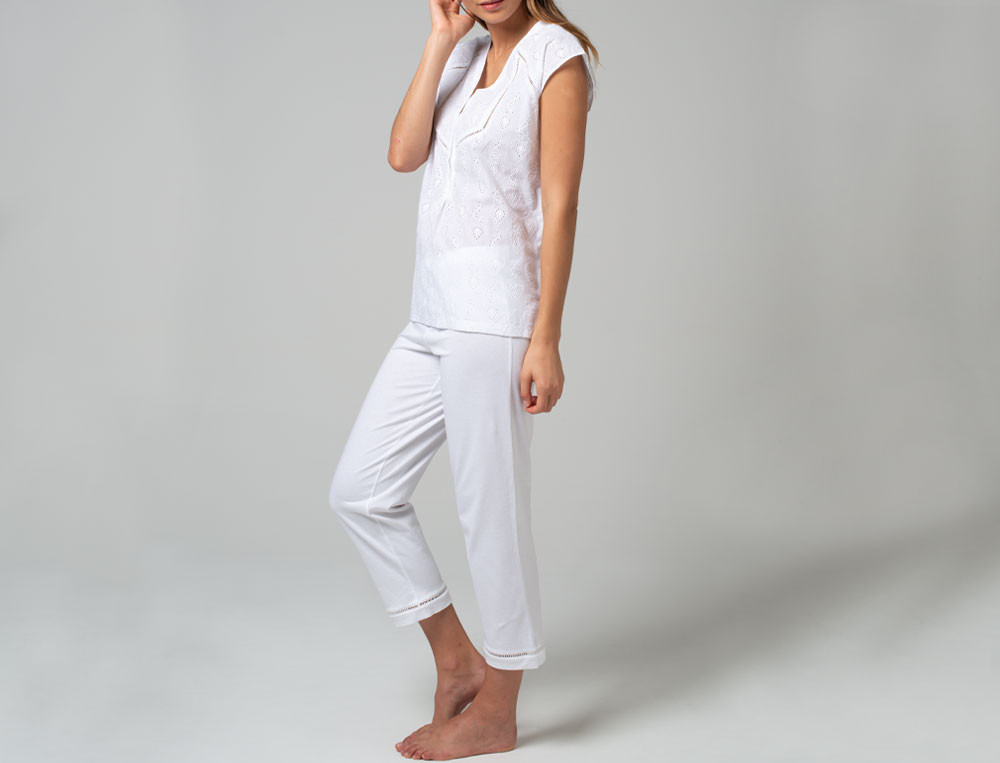 Pyjama court Coton blanc rehaussé d'une broderie anglaise Nouvelle romance