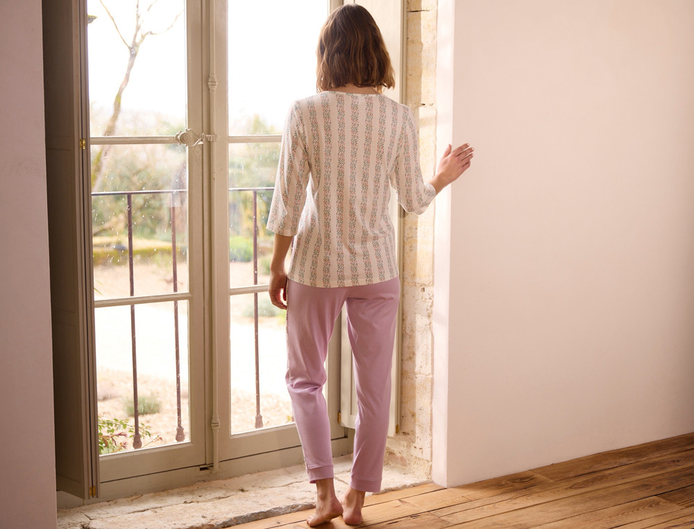 /fr/les-vetements-d-interieur/femme/pyjama-femme/pyjama-femme-haut-imprime-dans-la-lande/