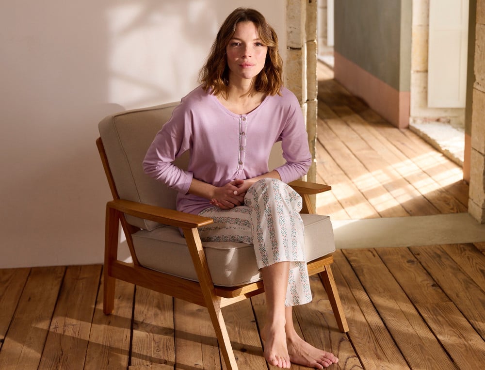 /fr/les-vetements-d-interieur/femme/pyjama-femme/pyjama-femme-haut-uni-dans-la-lande/