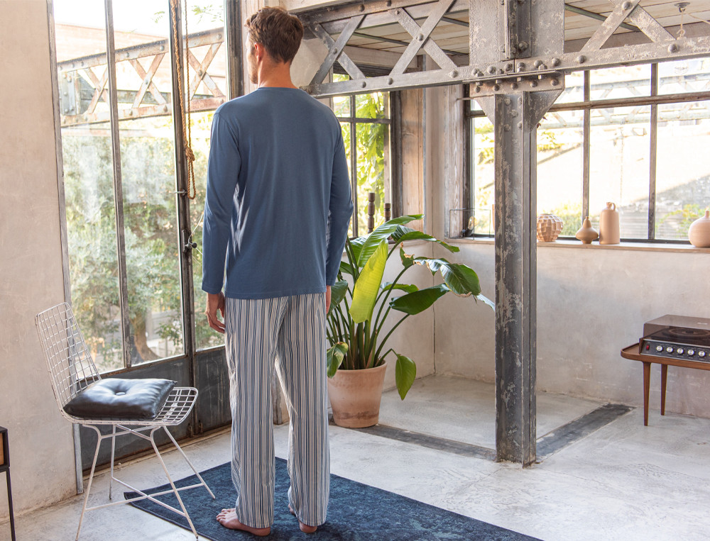 /fr/les-vetements-d-interieur/homme/pyjama-homme/pyjama-homme-en-symetrie/