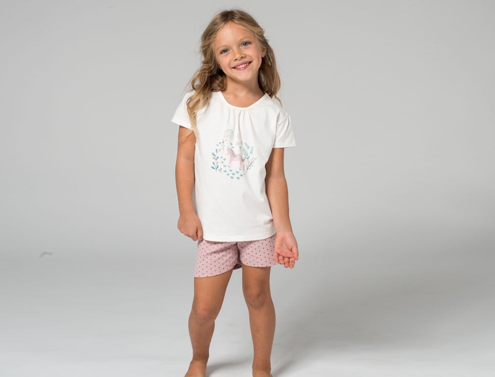 Pyjama short enfant haut écru imprimé et short rose imprimé Au pays des licornes