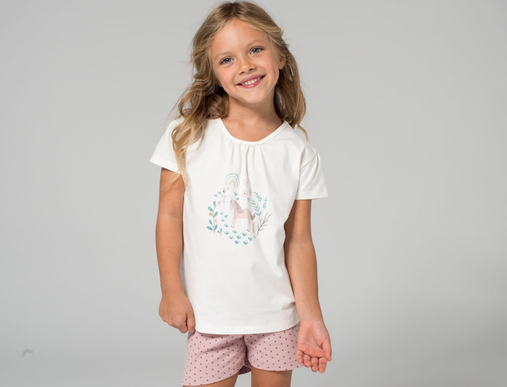 Pyjama short enfant haut écru imprimé et short rose imprimé Au pays des licornes