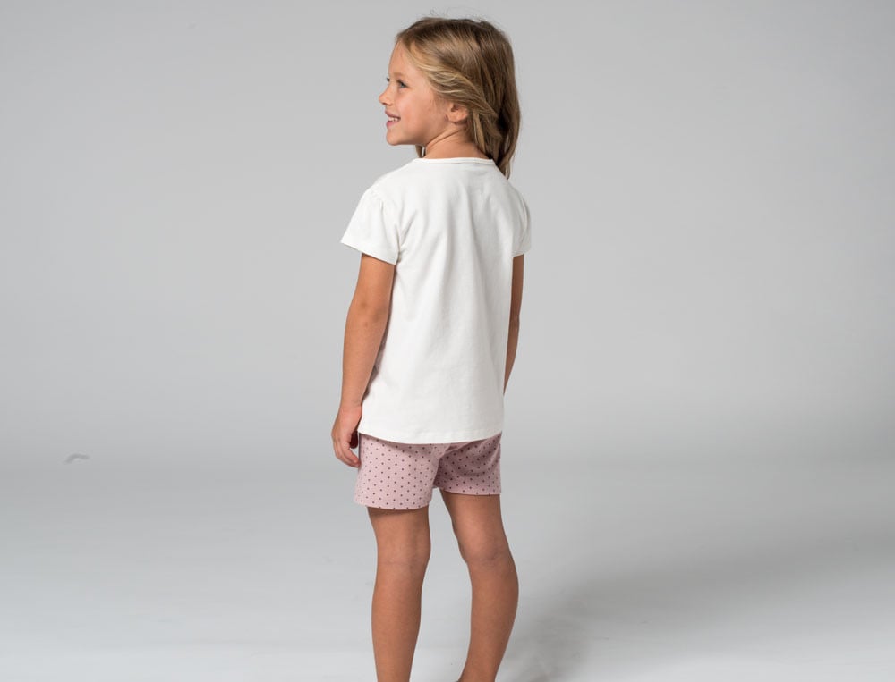 Pyjama short enfant haut écru imprimé et short rose imprimé Au pays des licornes