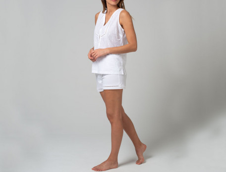 Pyjama short coton blanc rehaussé d\'une broderie anglaise Nouvelle romance