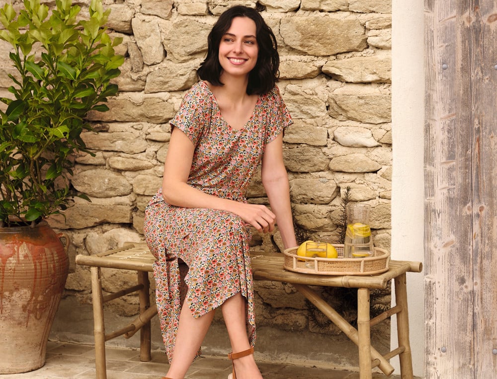 /fr/les-vetements-d-interieur/femme/robe-de-plage/robe-imprimee-rayonnante/