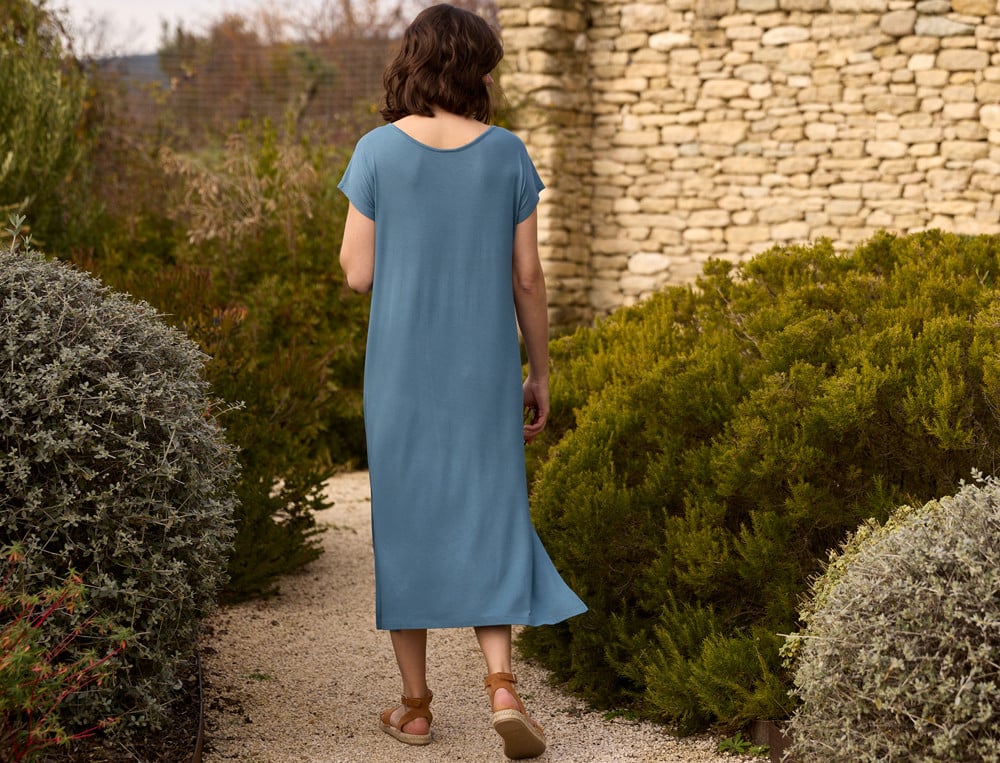 /fr/les-vetements-d-interieur/femme/robe-de-plage/robe-unie-rayonnante/