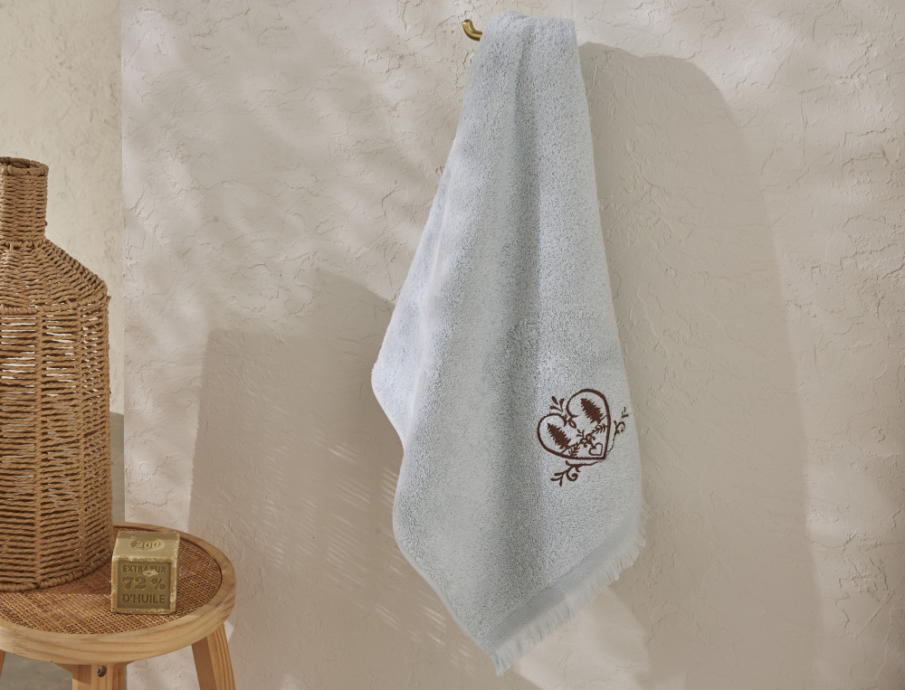 /fr/la-salle-de-bain/serviette-de-bain/serviette-de-bain-coeurs-de-montagne/