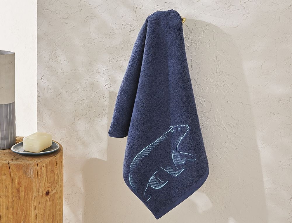 Serviette de bain unie bleu indigo brodée ours Sur la banquise