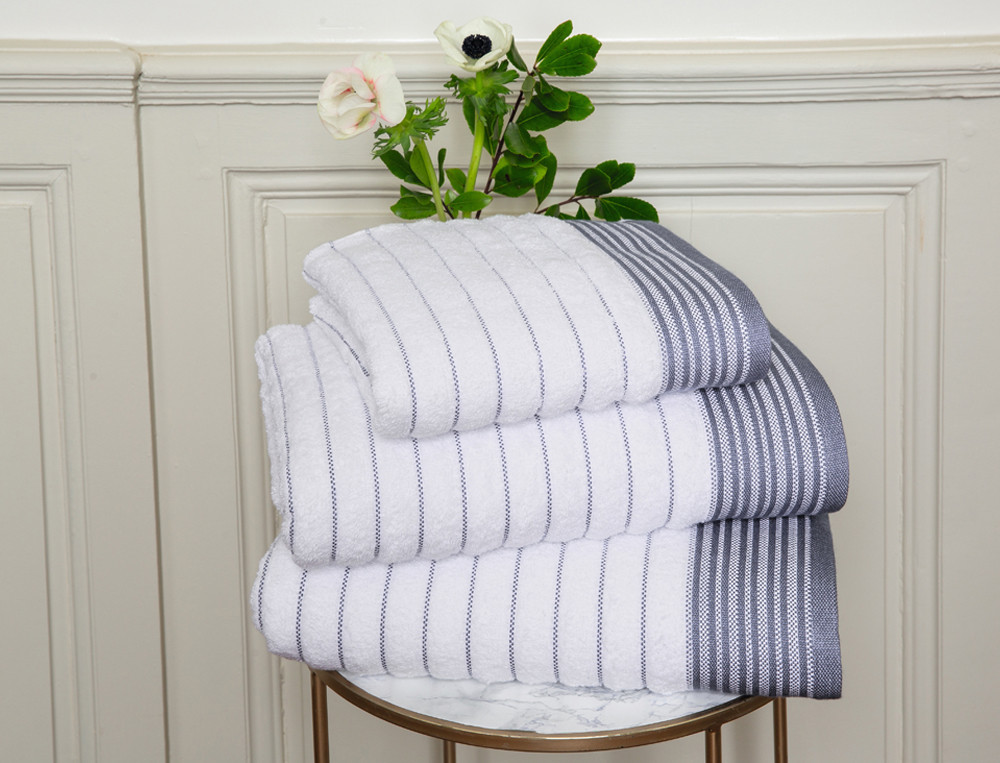 /fr/la-salle-de-bain/serviette-de-bain/serviette-de-bain-raye-a-tire-d-aile/