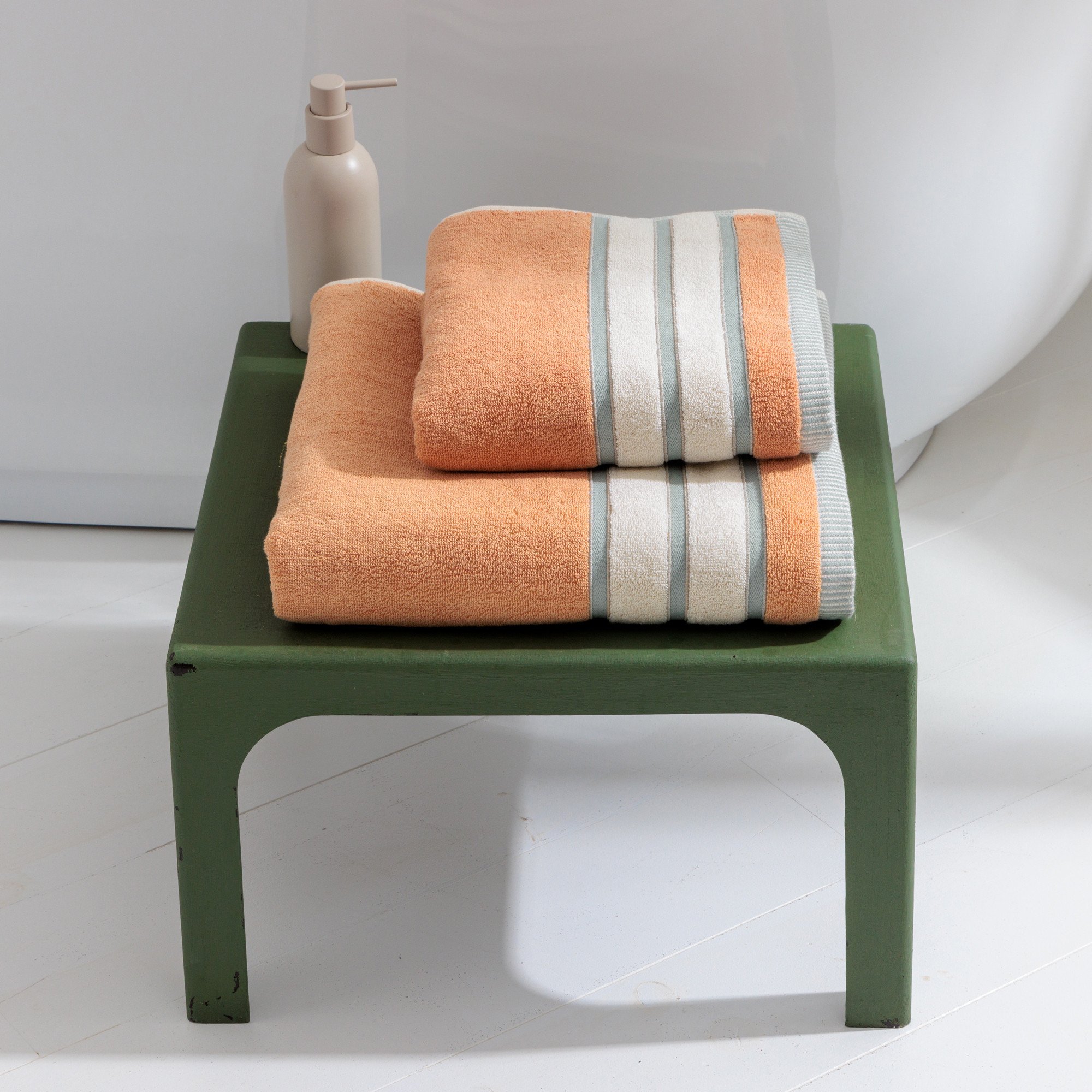 /fr/la-salle-de-bain/serviette-invites/serviette-de-bain-uni-vibration/