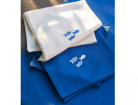 Serviettes de table brodées bleu et blanc Amorgos
