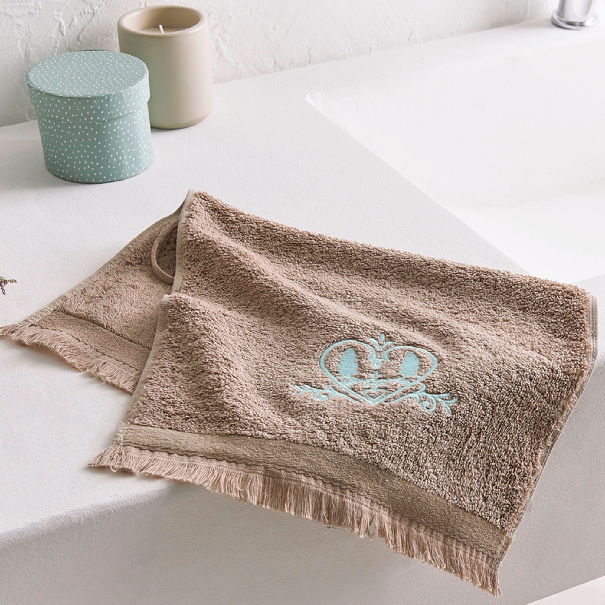 /fr/la-salle-de-bain/serviette-invites/serviette-invite-coeurs-de-montagne/