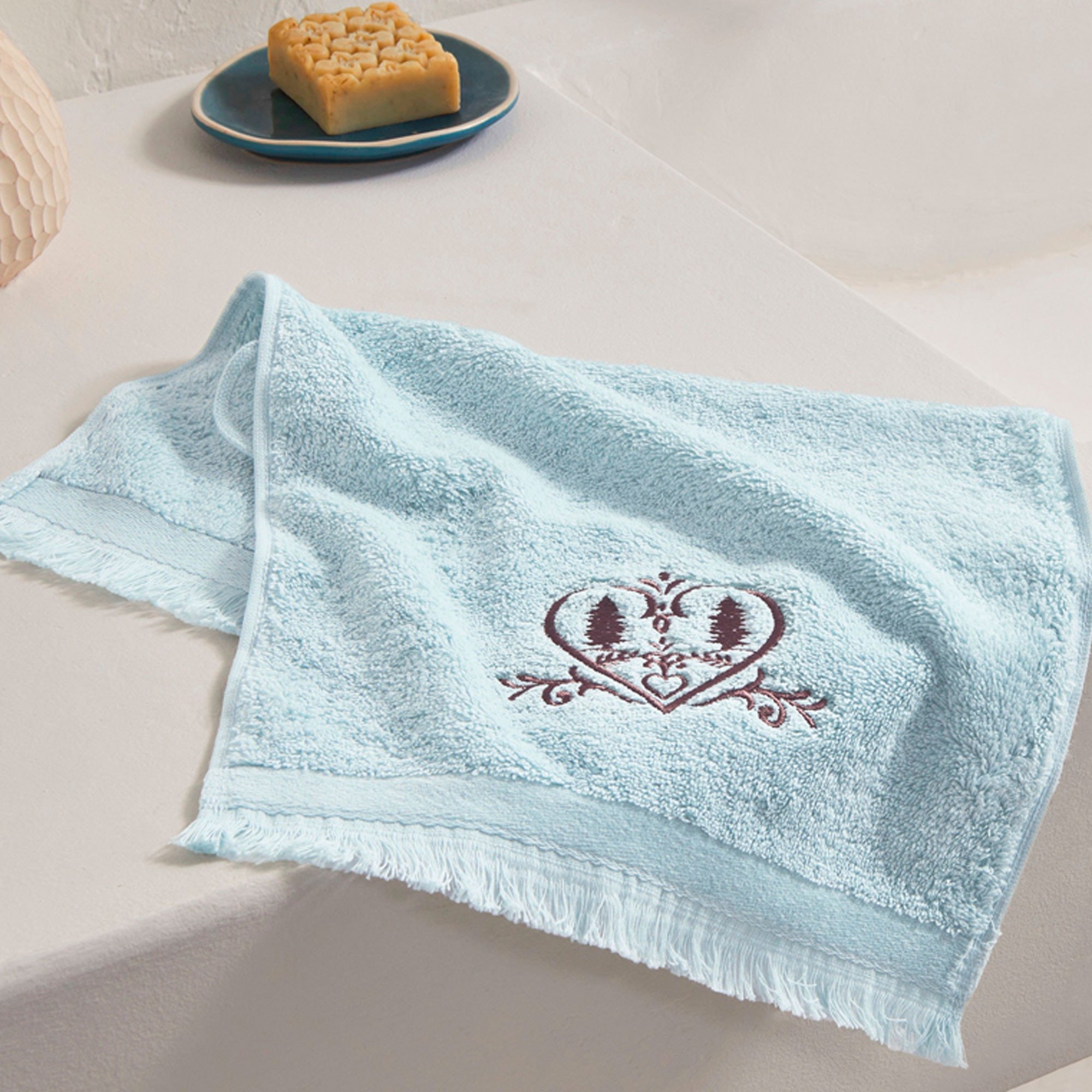 /fr/la-salle-de-bain/serviette-invites/serviette-invite-coeurs-de-montagne/