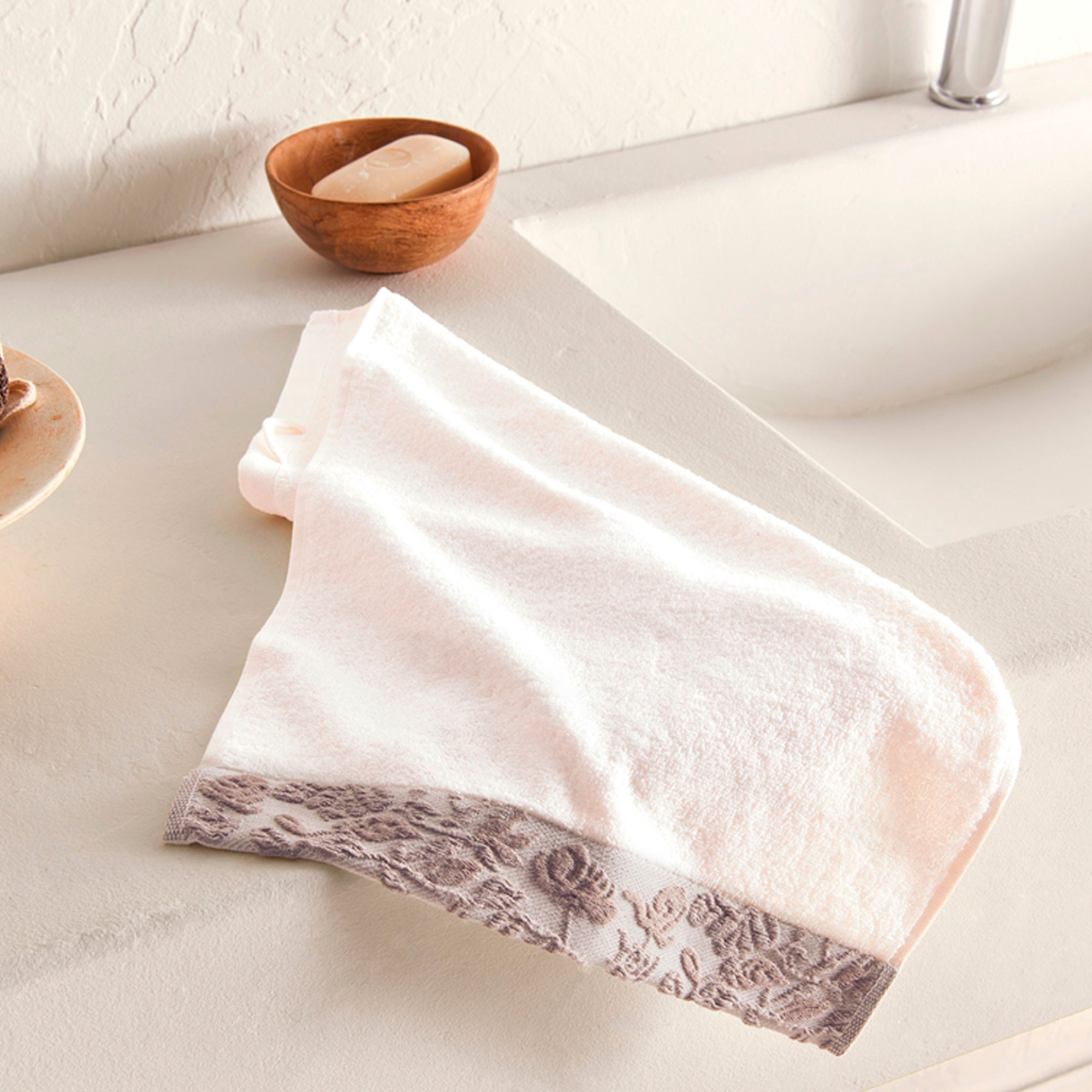 /fr/la-salle-de-bain/serviette-invites/serviette-invite-petales-de-rosee/