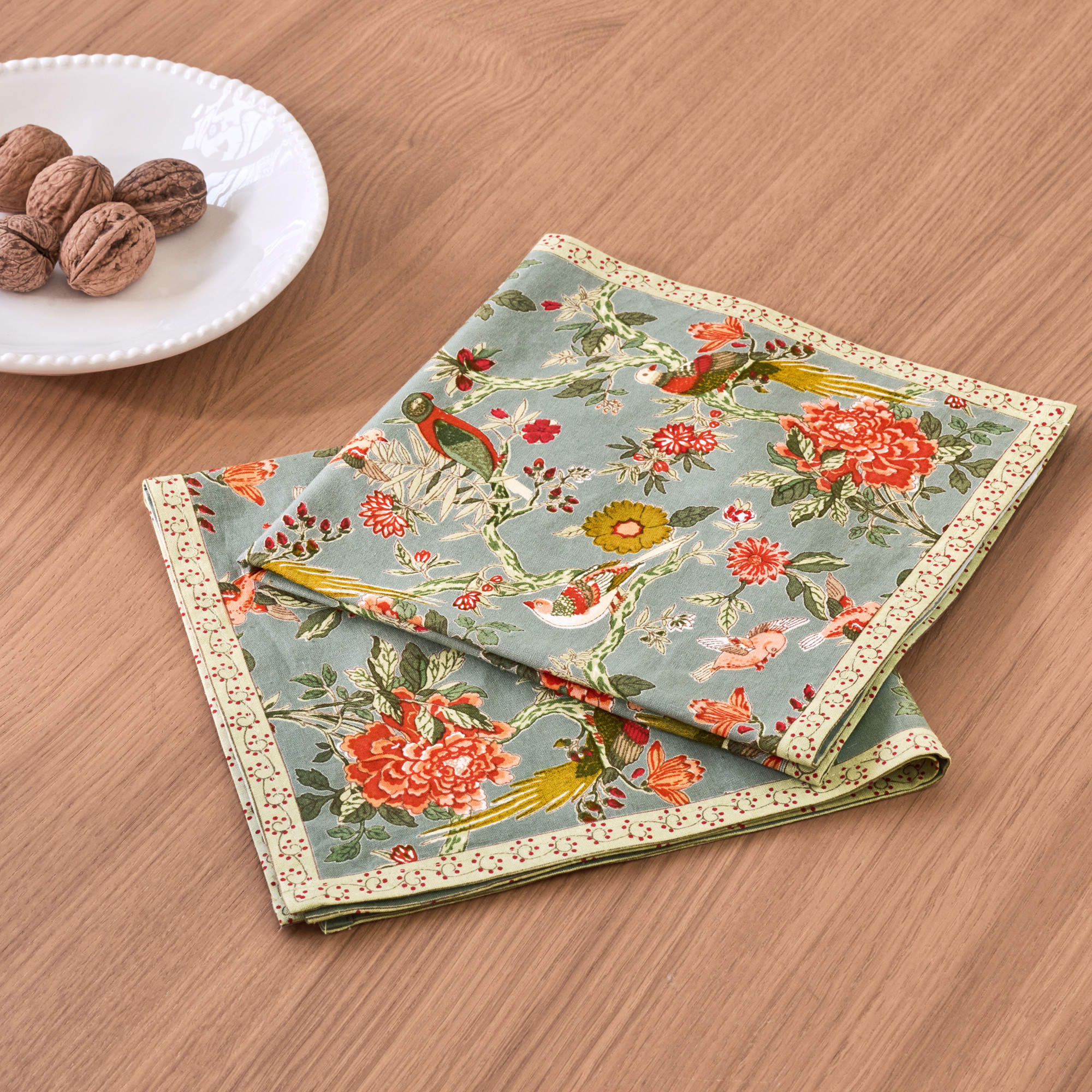 2 Stoffservietten Träumerische Tafel mit Blumenmotiv