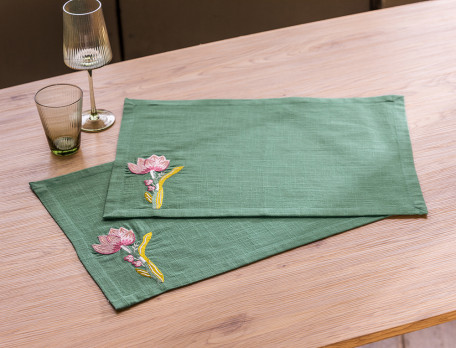 Coussins, sets de table et tote bags brodés Shwe Shwe Coussins, sets de table et tote bags brodés Shwe Shwe
