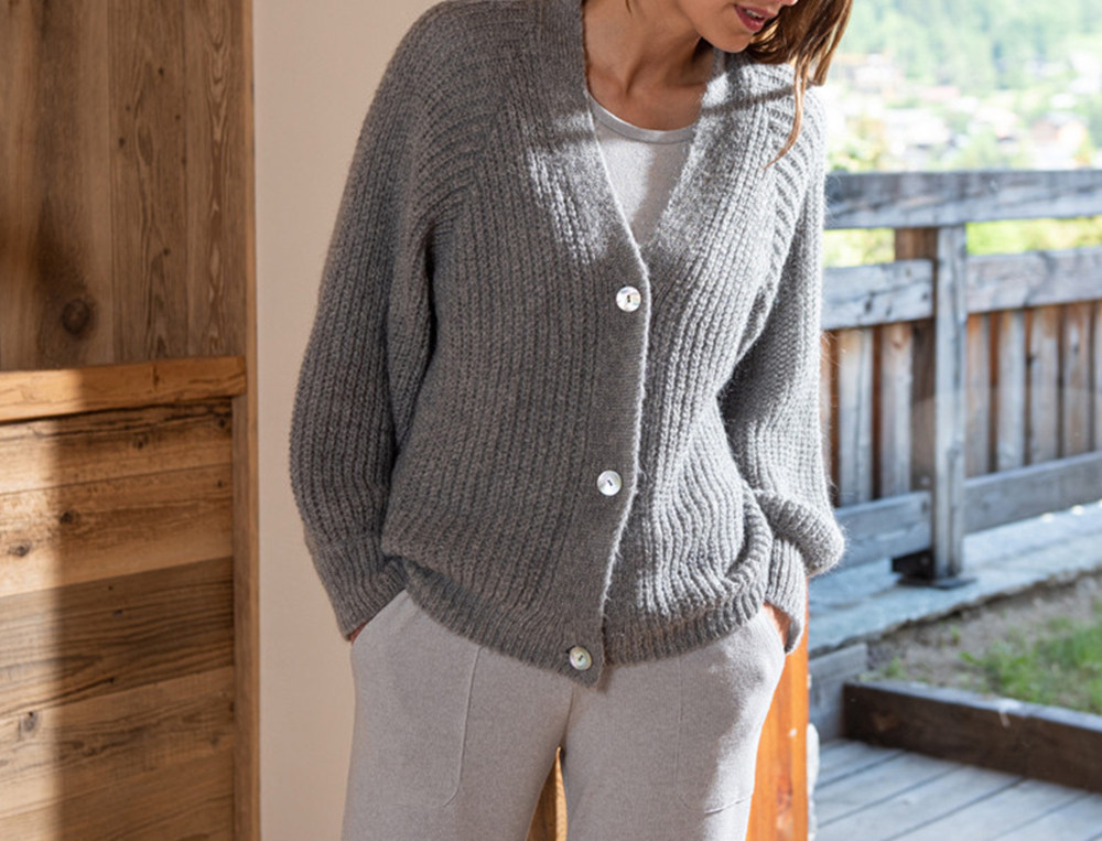 Strickjacke grau Poesie