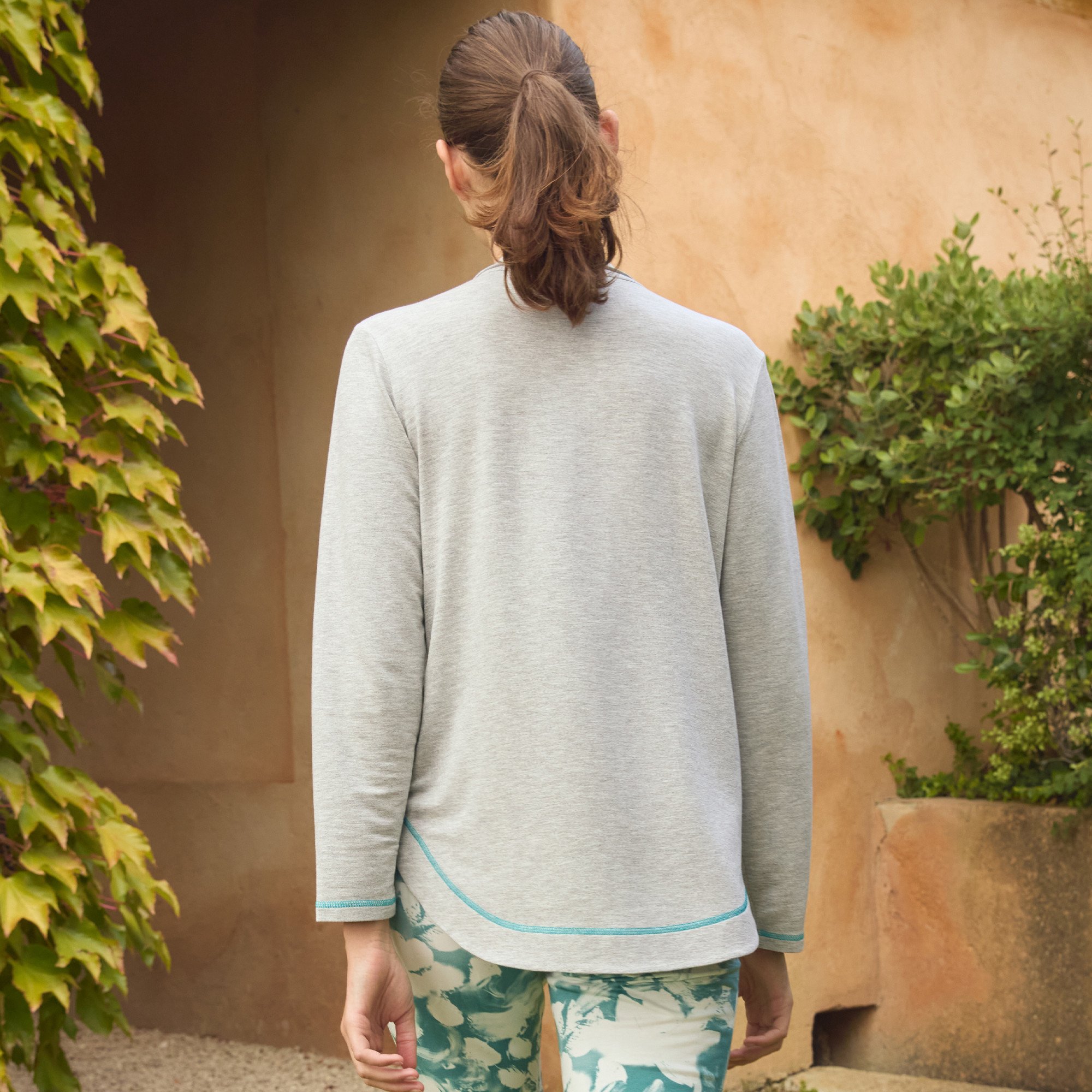 /fr/les-vetements-d-interieur/femme/vetements-d-interieur-femme/sweat-uni-femme-fleur-de-lotus/