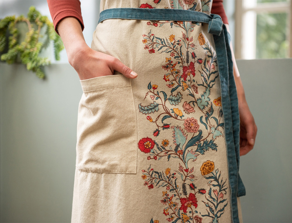 /fr/la-table/linge-de-cuisine/tabliers-et-accessoires/tablier-elegance-en-cuisine/