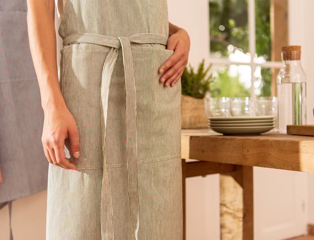 /fr/la-table/linge-de-cuisine/tabliers-et-accessoires/tablier-raye-chef/