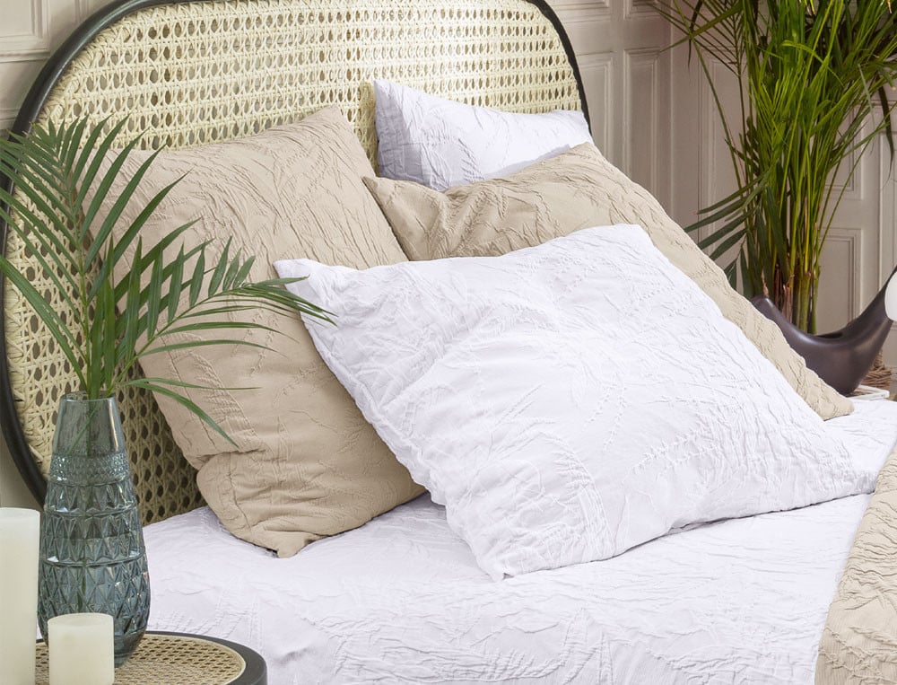 /fr/la-chambre/sur-le-lit/taie-boutis/taie-boutis-au-fil-de-reves/