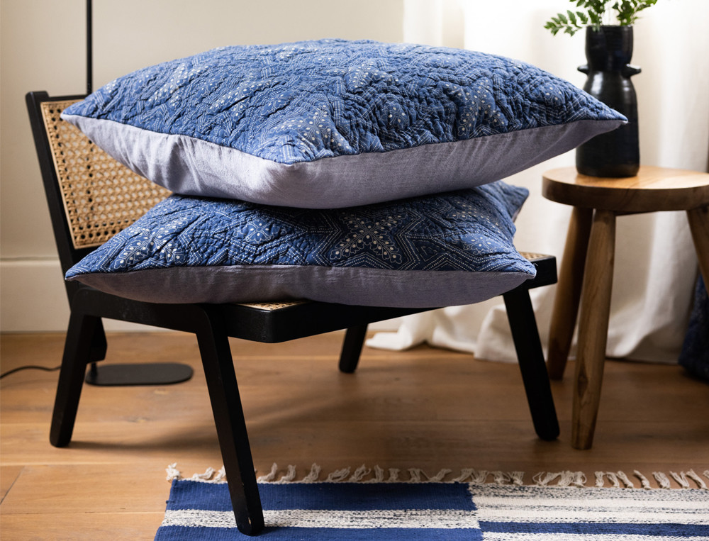 /fr/la-chambre/sur-le-lit/taie-boutis/taie-boutis-bleu-indigo/