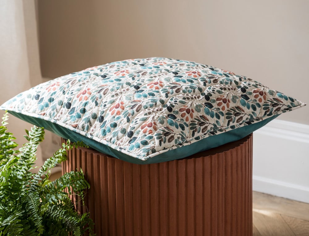 /fr/la-chambre/sur-le-lit/taie-boutis/taie-boutis-tourbillon-vegetal/
