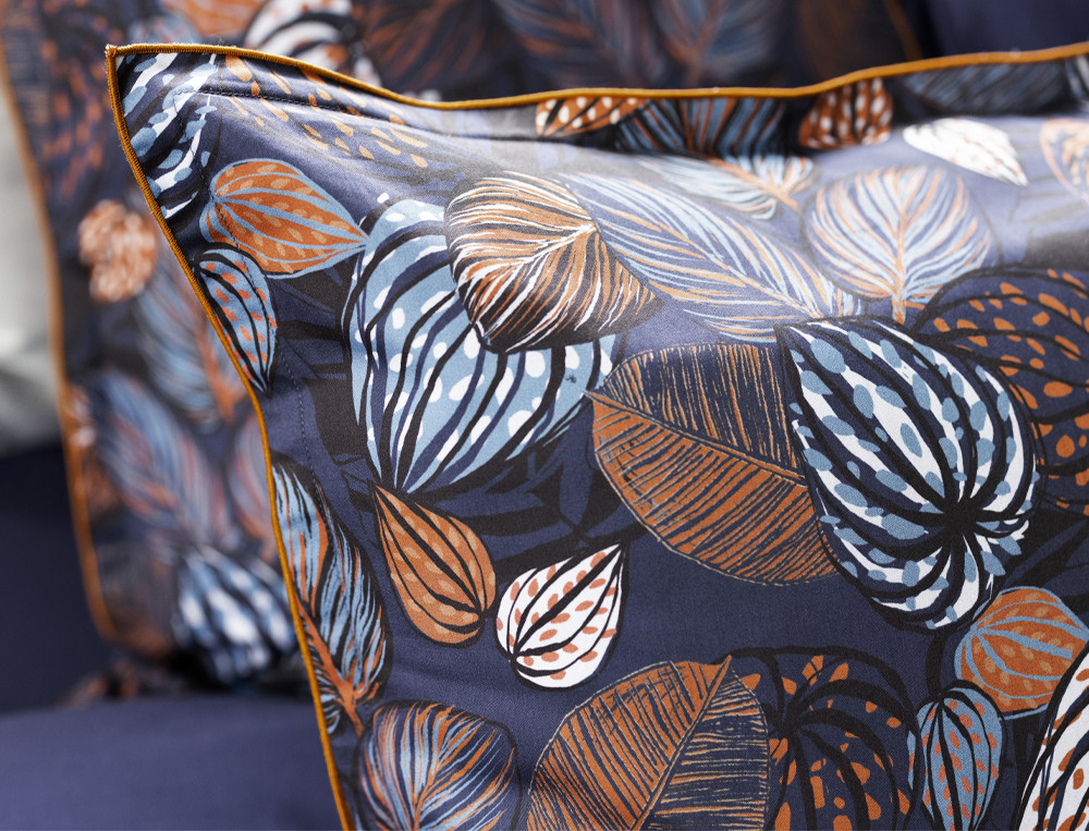 /fr/la-chambre/linge-de-lit/taie-d-oreiller/taie-d-oreiller-blue-cacao/