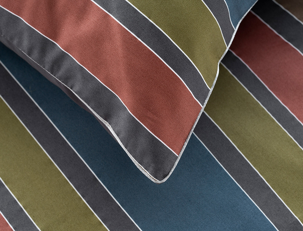 /fr/la-chambre/linge-de-lit/taie-d-oreiller/taie-d-oreiller-elegance-graphique/
