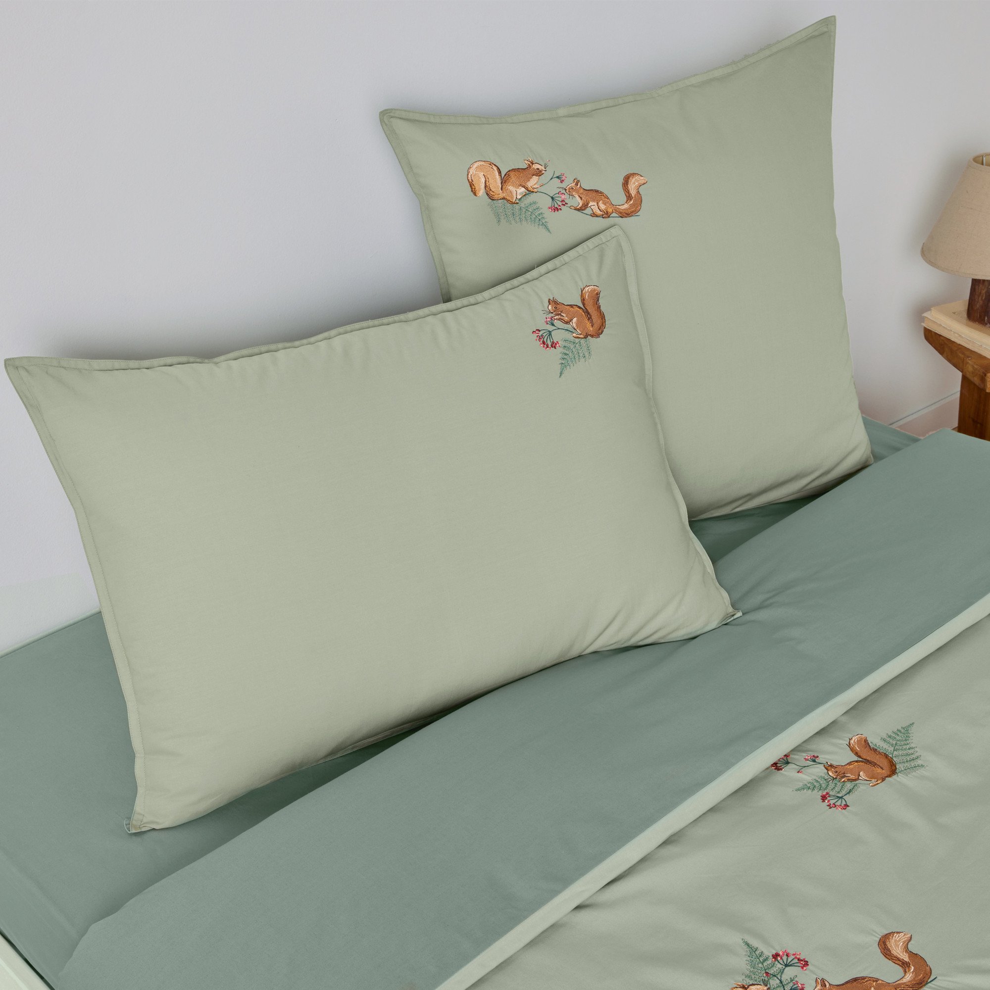 /fr/la-chambre/linge-de-lit/taie-d-oreiller/taie-d-oreiller-les-ecureuils/