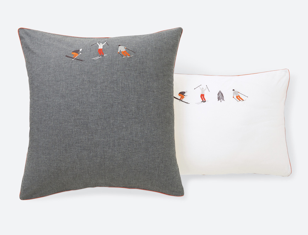 /fr/la-chambre/linge-de-lit/taie-d-oreiller/taie-d-oreiller-piste-noire/