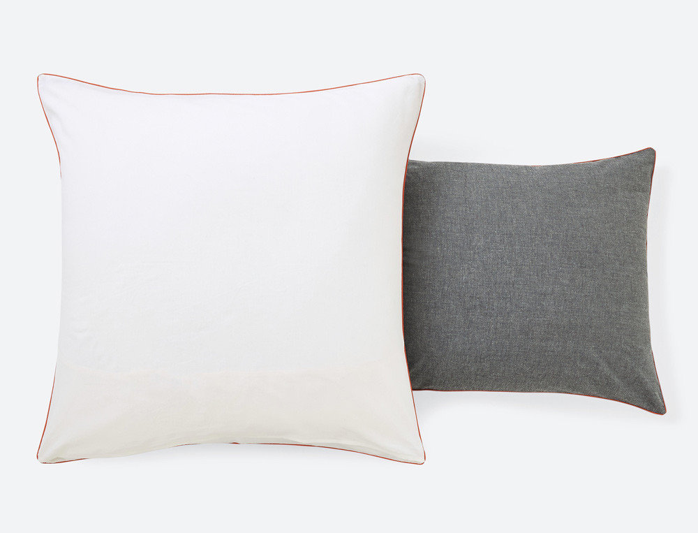 /fr/la-chambre/linge-de-lit/taie-d-oreiller/taie-d-oreiller-piste-noire/