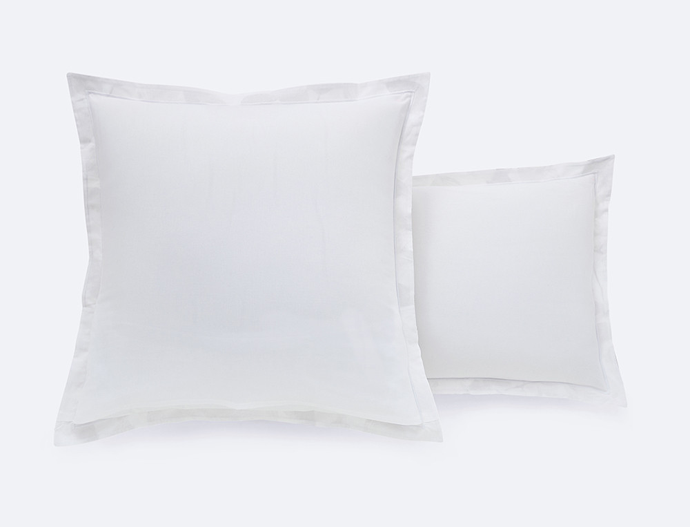 Taie d'oreiller 100% coton imprimée fleurie dos uni blanc Sous le charme