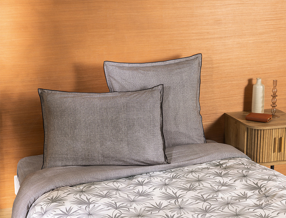 /fr/la-chambre/linge-de-lit/taie-d-oreiller/taie-d-oreiller-trait-pour-trait/