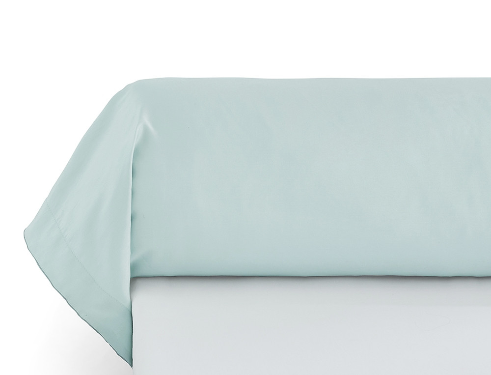 Taie de traversin satin bleu gris unie passepoil Vallée des eaux claires