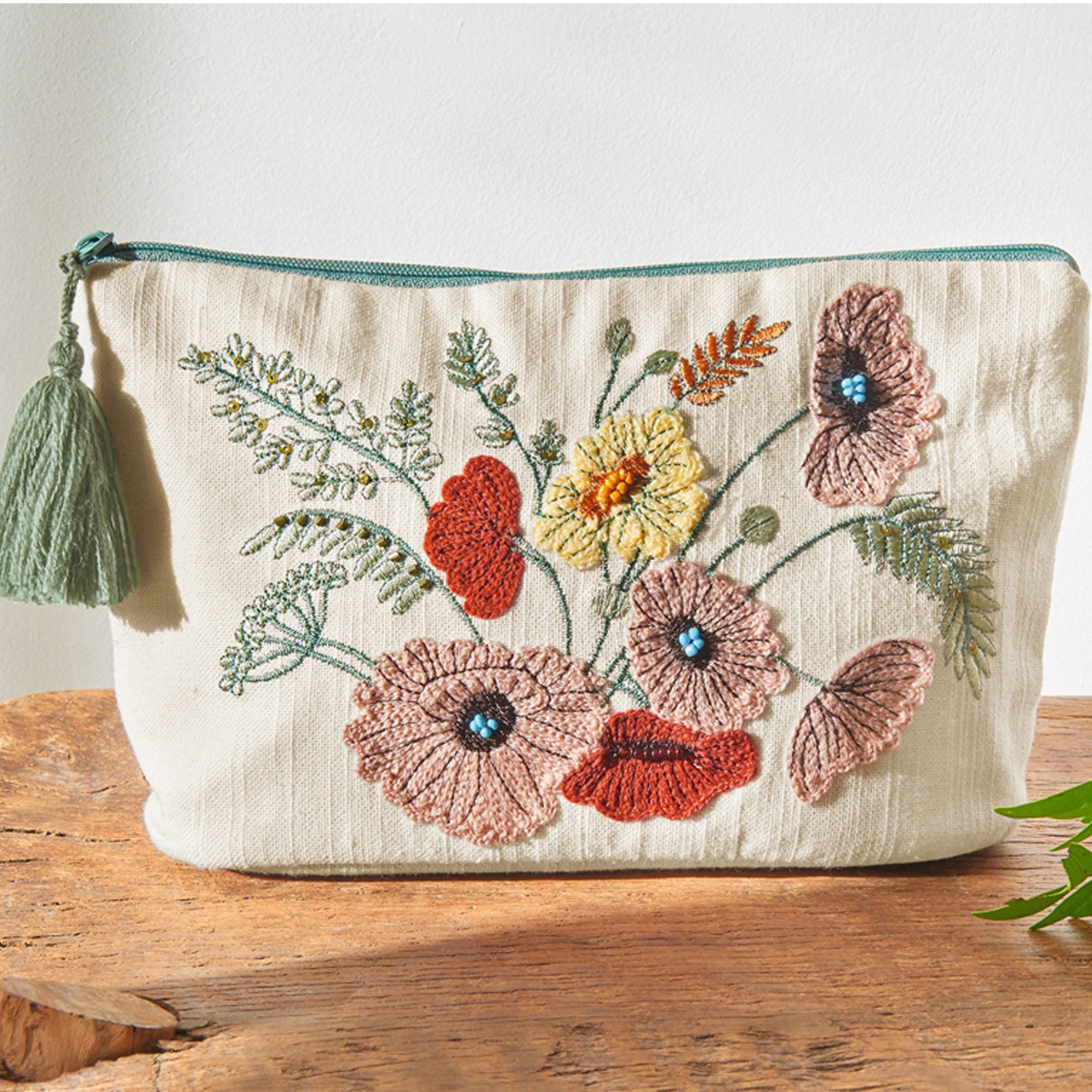 Trousse brodée Douceur de coton Motif floral