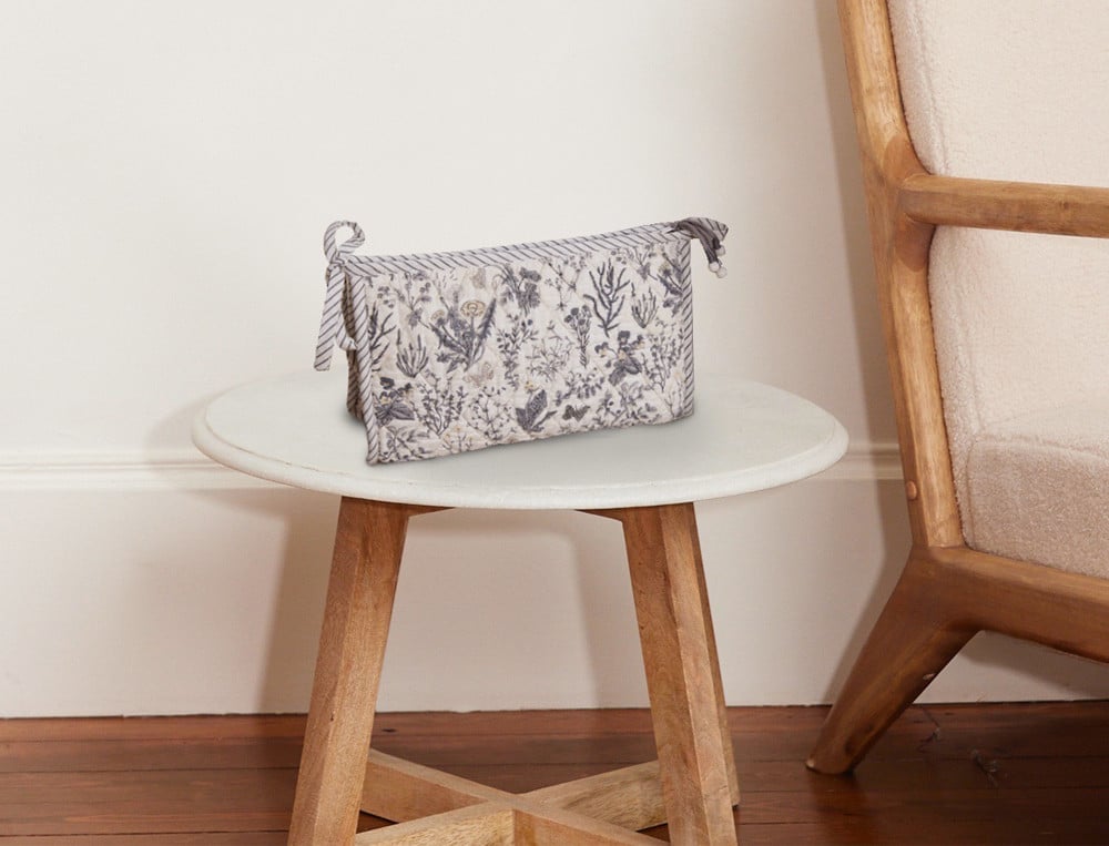 /fr/les-vetements-d-interieur/femme/trousse-et-pochette/trousse-jolie-nostalgie/