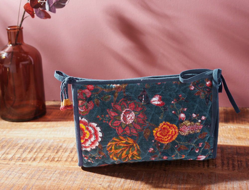 /fr/les-vetements-d-interieur/femme/trousse-et-pochette/trousse-nuit-d-epices/