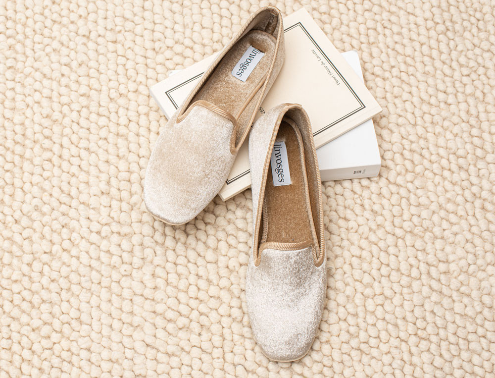 Velours-Hausschuhe beige Eleganz