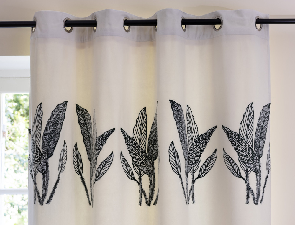 Velours-Vorhang bestickt elfenbeinfarben Blätterzauber